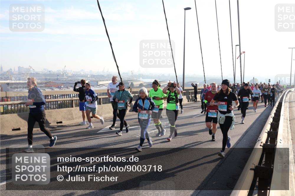 03.10.2025 - Köhlbrandbrückenlauf Julia Fischer http://msf.ph/oto/9003718 03.10.2025 09:30:17 Position 1 24 meine-sportfotos.de
