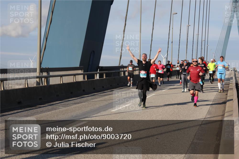 03.10.2025 - Köhlbrandbrückenlauf Julia Fischer http://msf.ph/oto/9003720 03.10.2025 09:46:40 Position 2  meine-sportfotos.de