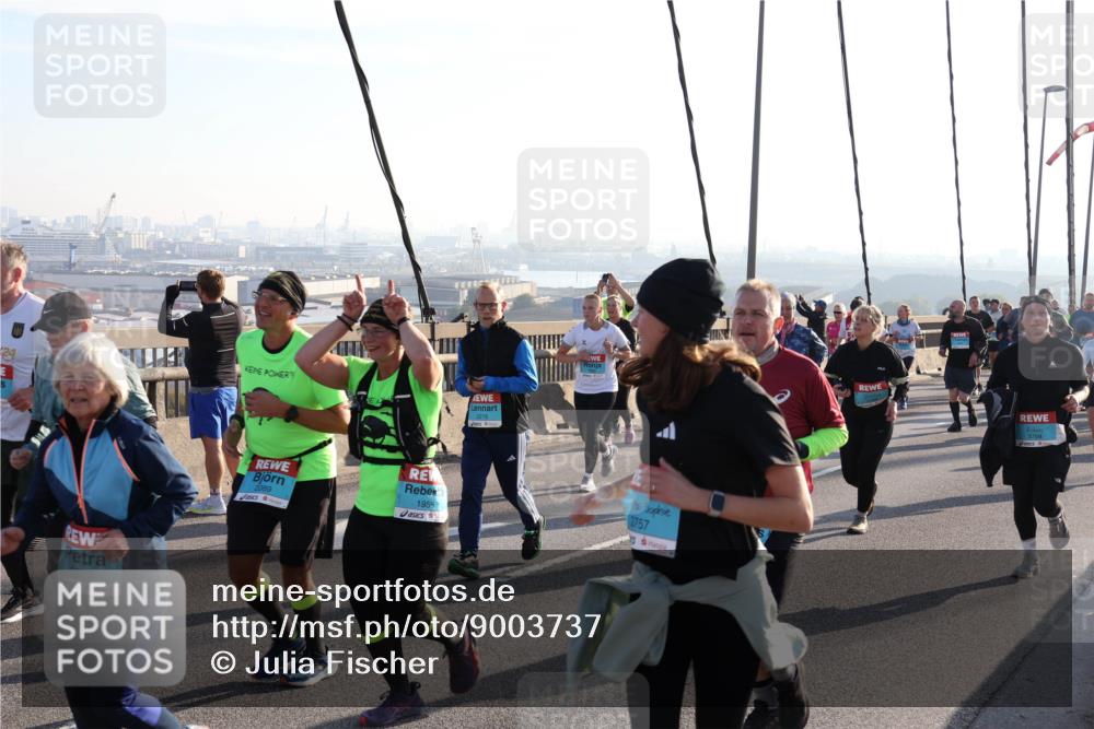 03.10.2025 - Köhlbrandbrückenlauf Julia Fischer http://msf.ph/oto/9003737 03.10.2025 09:30:18 Position 1 24, 3570, 2215, 2089, 1956, 3757, 3758 meine-sportfotos.de