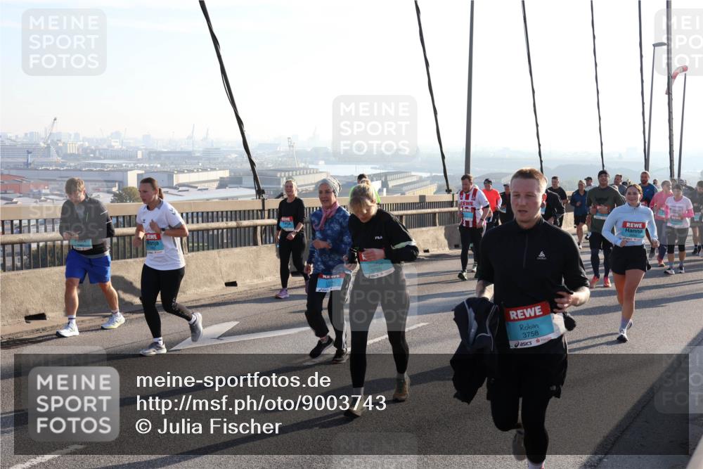 03.10.2025 - Köhlbrandbrückenlauf Julia Fischer http://msf.ph/oto/9003743 03.10.2025 09:30:20 Position 1 3755, 3758 meine-sportfotos.de
