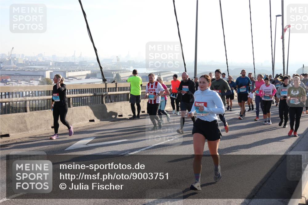 03.10.2025 - Köhlbrandbrückenlauf Julia Fischer http://msf.ph/oto/9003751 03.10.2025 09:30:22 Position 1 3668 meine-sportfotos.de