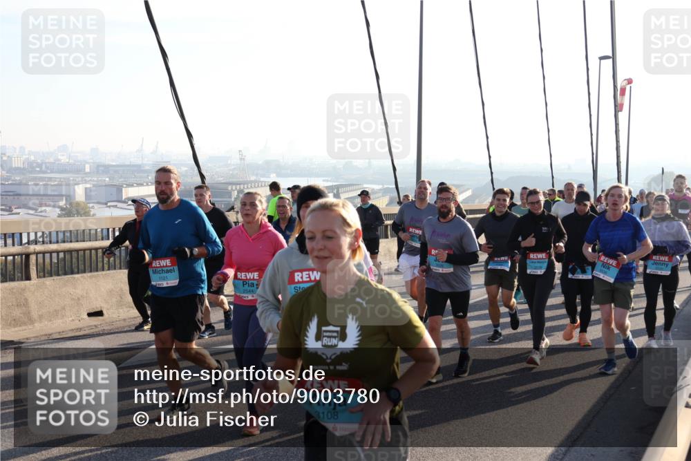 03.10.2025 - Köhlbrandbrückenlauf Julia Fischer http://msf.ph/oto/9003780 03.10.2025 09:30:26 Position 1 1121, 2544, 3108 meine-sportfotos.de