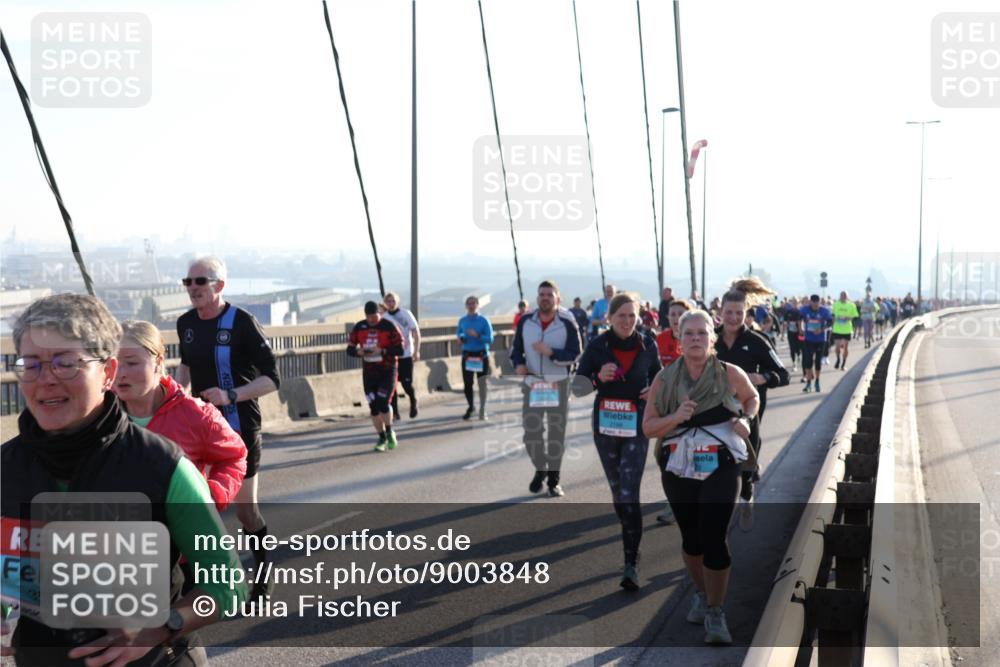 03.10.2025 - Köhlbrandbrückenlauf Julia Fischer http://msf.ph/oto/9003848 03.10.2025 09:30:35 Position 1 3582 meine-sportfotos.de