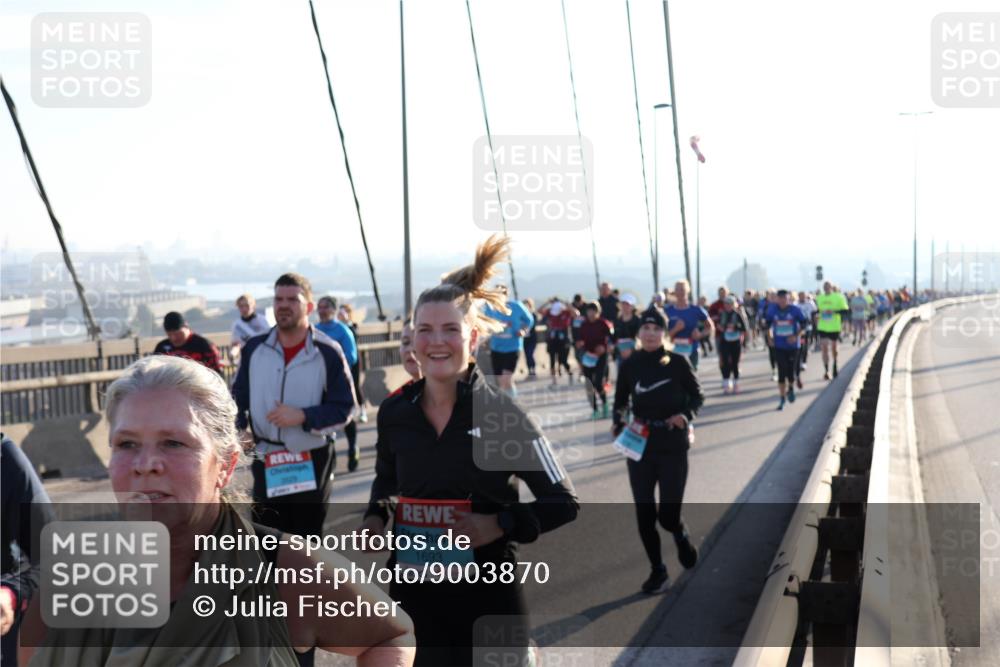 03.10.2025 - Köhlbrandbrückenlauf Julia Fischer http://msf.ph/oto/9003870 03.10.2025 09:30:37 Position 1 1693 meine-sportfotos.de