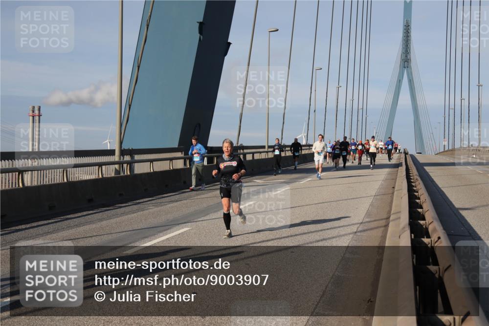 03.10.2025 - Köhlbrandbrückenlauf Julia Fischer http://msf.ph/oto/9003907 03.10.2025 09:47:03 Position 2  meine-sportfotos.de