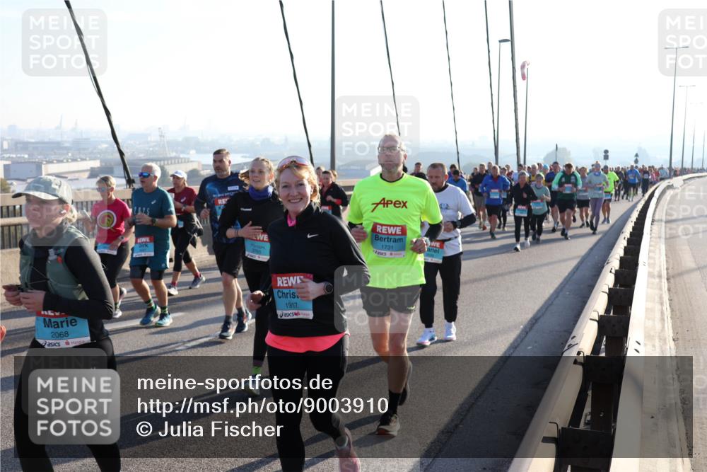 03.10.2025 - Köhlbrandbrückenlauf Julia Fischer http://msf.ph/oto/9003910 03.10.2025 09:30:46 Position 1 2068, 3765, 1917, 1731 meine-sportfotos.de
