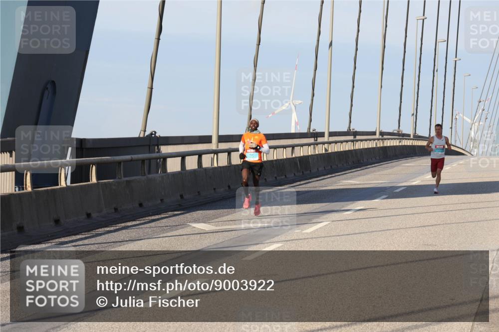 03.10.2025 - Köhlbrandbrückenlauf Julia Fischer http://msf.ph/oto/9003922 03.10.2025 09:30:51 Position 1  meine-sportfotos.de