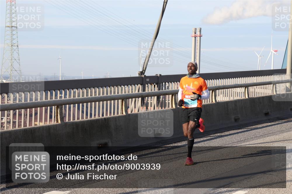 03.10.2025 - Köhlbrandbrückenlauf Julia Fischer http://msf.ph/oto/9003939 03.10.2025 09:30:56 Position 1 3714 meine-sportfotos.de
