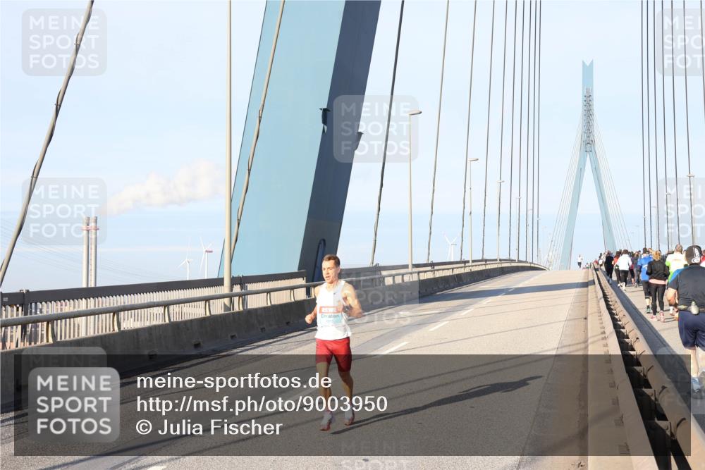 03.10.2025 - Köhlbrandbrückenlauf Julia Fischer http://msf.ph/oto/9003950 03.10.2025 09:31:00 Position 1 1013 meine-sportfotos.de