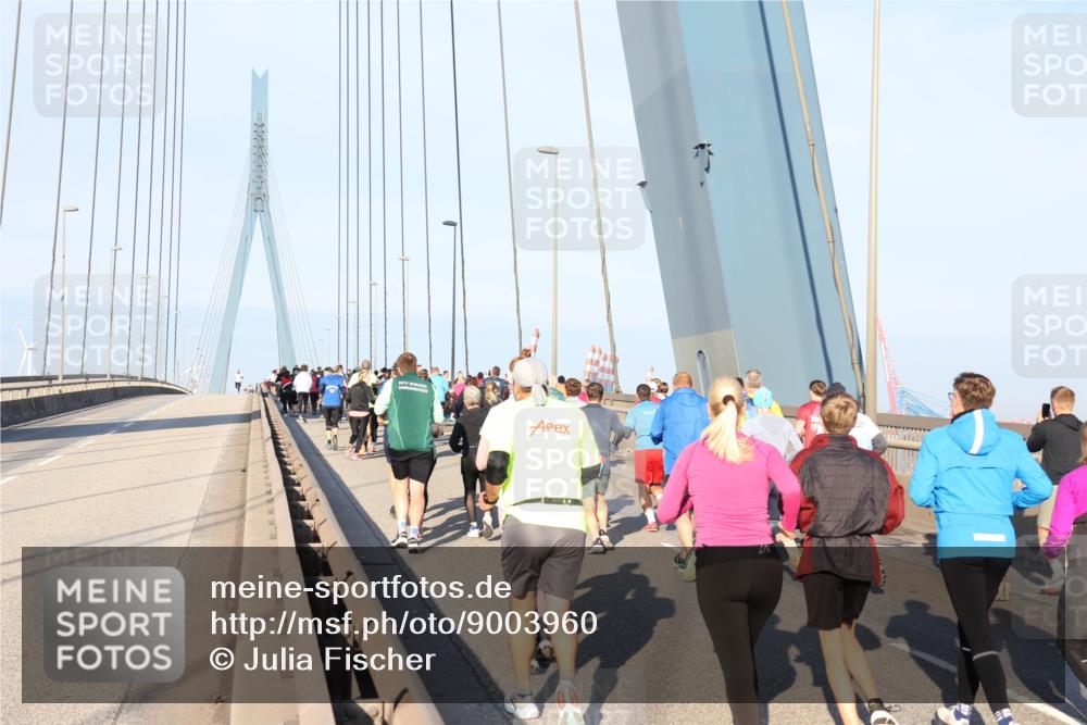 03.10.2025 - Köhlbrandbrückenlauf Julia Fischer http://msf.ph/oto/9003960 03.10.2025 09:31:02 Position 1  meine-sportfotos.de