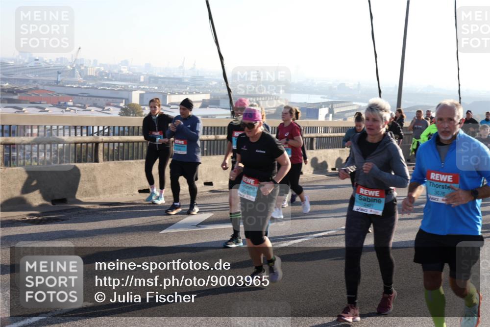 03.10.2025 - Köhlbrandbrückenlauf Julia Fischer http://msf.ph/oto/9003965 03.10.2025 09:31:03 Position 1 2421, 3676 meine-sportfotos.de