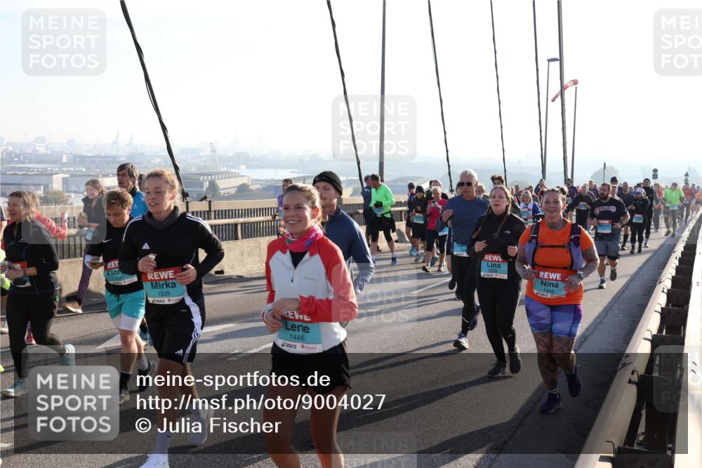 03.10.2025 - Köhlbrandbrückenlauf Julia Fischer http://msf.ph/oto/9004027 03.10.2025 09:31:12 Position 1 3381, 1529, 1446, 1348 meine-sportfotos.de