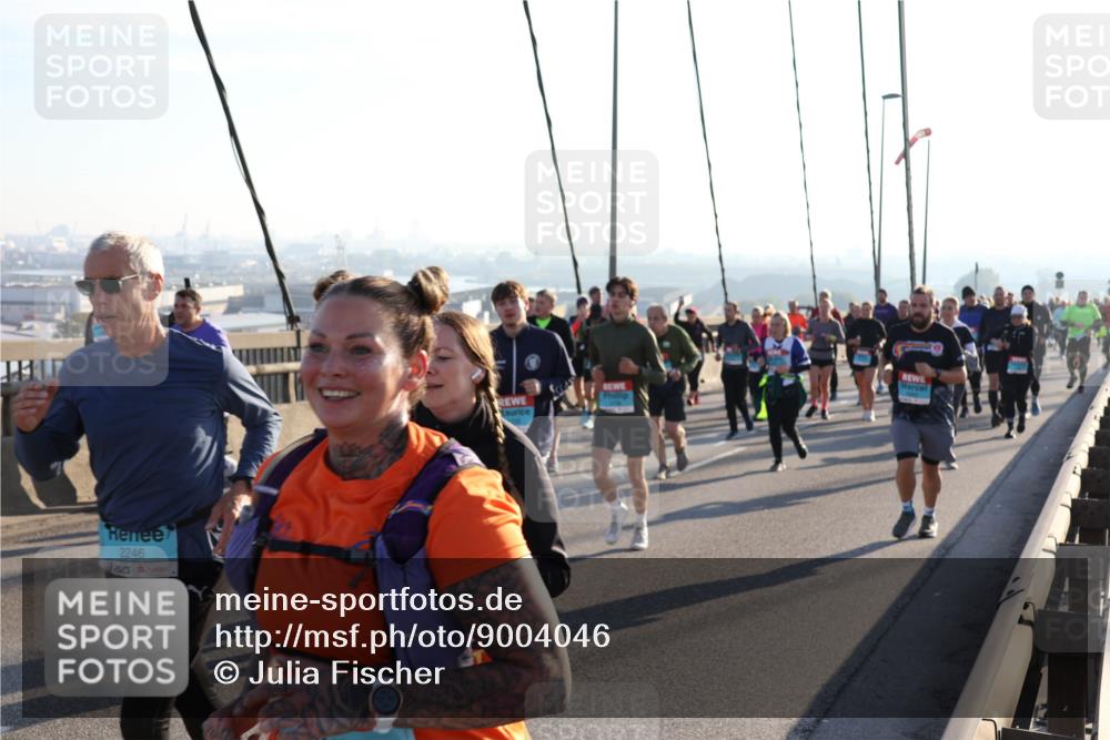 03.10.2025 - Köhlbrandbrückenlauf Julia Fischer http://msf.ph/oto/9004046 03.10.2025 09:31:14 Position 1 2246 meine-sportfotos.de