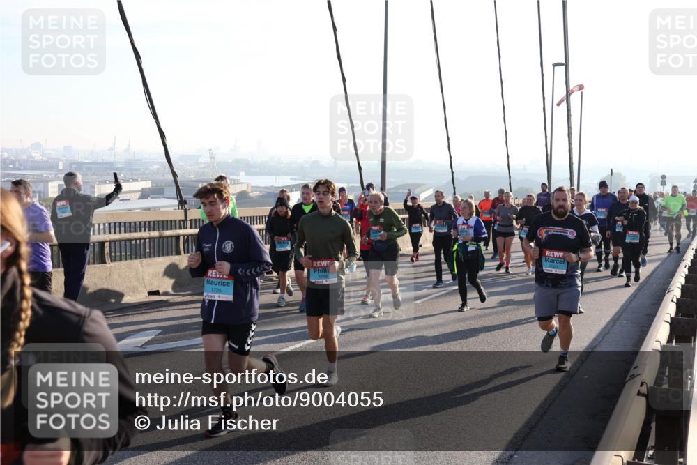 03.10.2025 - Köhlbrandbrückenlauf Julia Fischer http://msf.ph/oto/9004055 03.10.2025 09:31:15 Position 1 1725 meine-sportfotos.de