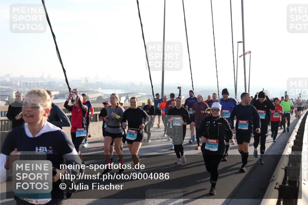 03.10.2025 - Köhlbrandbrückenlauf Julia Fischer http://msf.ph/oto/9004086 03.10.2025 09:31:19 Position 1 3150, 00, 2787 meine-sportfotos.de