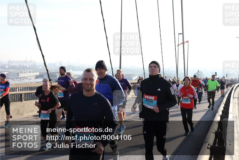 03.10.2025 - Köhlbrandbrückenlauf Julia Fischer http://msf.ph/oto/9004106 03.10.2025 09:31:22 Position 1 1978, 2847, 2151 meine-sportfotos.de