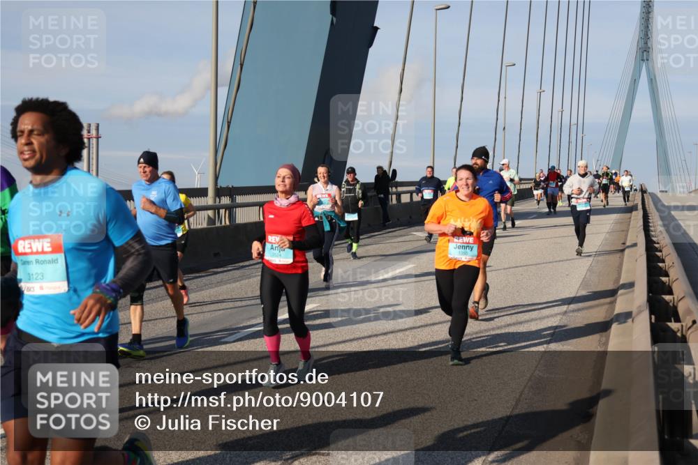 03.10.2025 - Köhlbrandbrückenlauf Julia Fischer http://msf.ph/oto/9004107 03.10.2025 09:47:40 Position 2 3123, 3524, 1350 meine-sportfotos.de