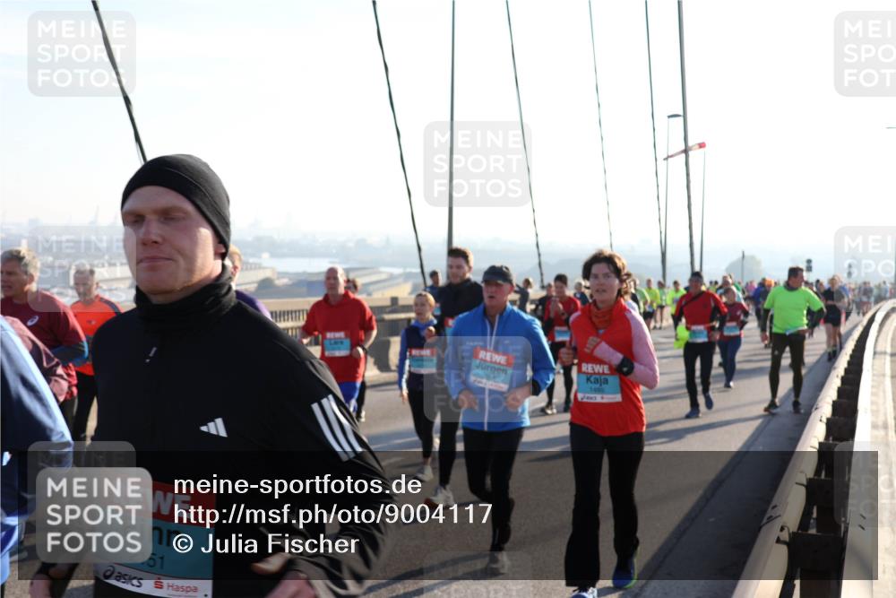 03.10.2025 - Köhlbrandbrückenlauf Julia Fischer http://msf.ph/oto/9004117 03.10.2025 09:31:23 Position 1 2151, 1480 meine-sportfotos.de