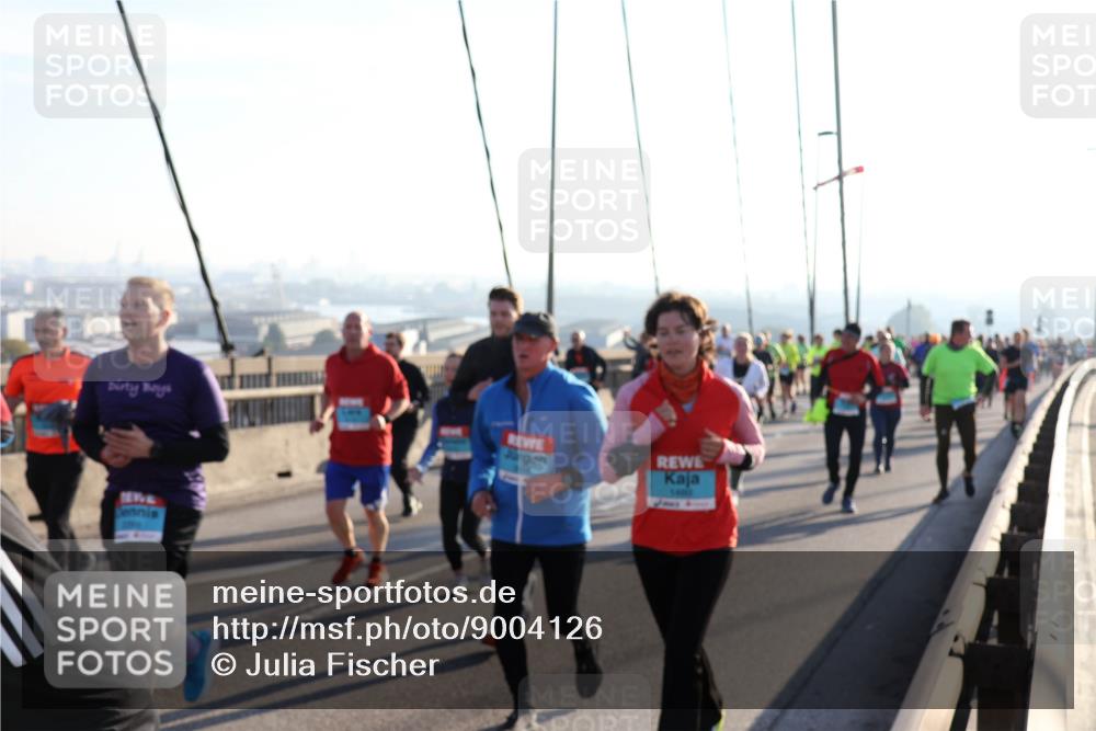03.10.2025 - Köhlbrandbrückenlauf Julia Fischer http://msf.ph/oto/9004126 03.10.2025 09:31:24 Position 1 1400 meine-sportfotos.de