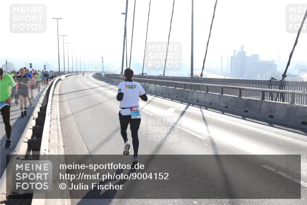 03.10.2025 - Köhlbrandbrückenlauf Julia Fischer http://msf.ph/oto/9004152 03.10.2025 09:31:28 Position 1  meine-sportfotos.de