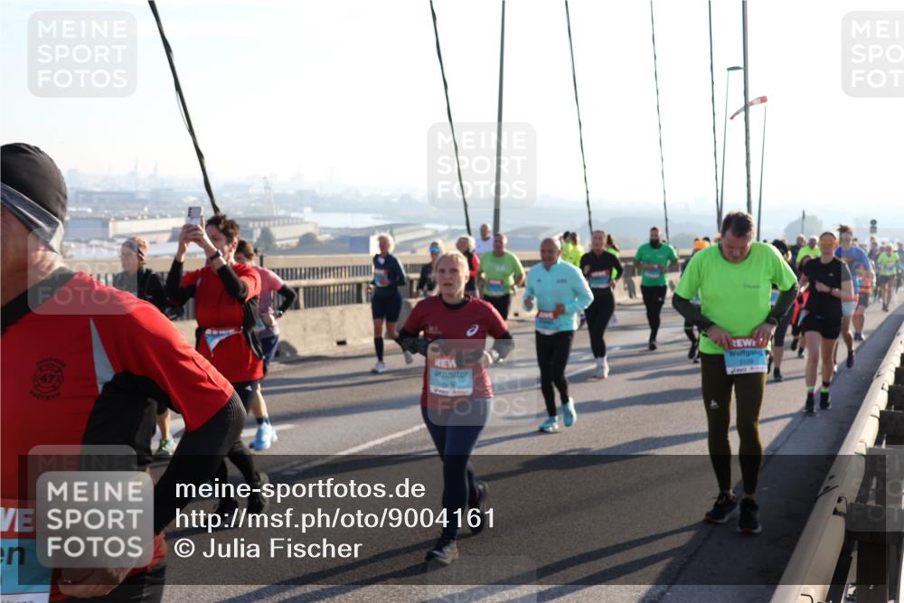 03.10.2025 - Köhlbrandbrückenlauf Julia Fischer http://msf.ph/oto/9004161 03.10.2025 09:31:29 Position 1  meine-sportfotos.de