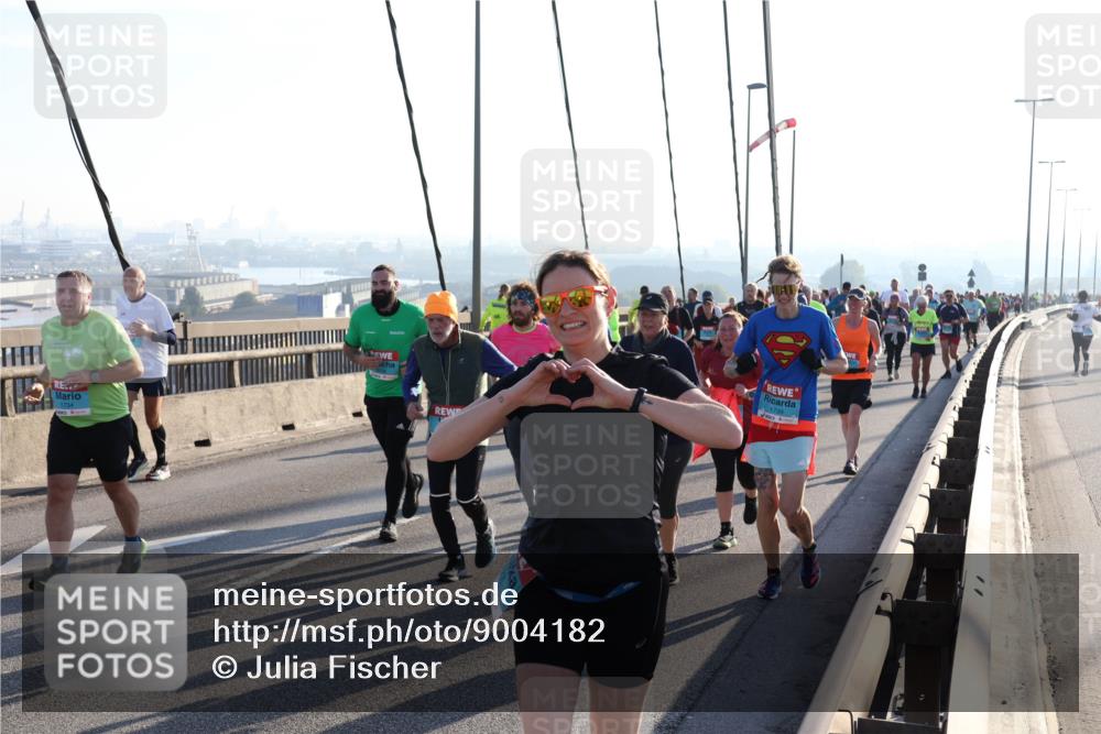 03.10.2025 - Köhlbrandbrückenlauf Julia Fischer http://msf.ph/oto/9004182 03.10.2025 09:31:33 Position 1 1709 meine-sportfotos.de