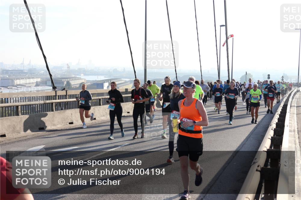 03.10.2025 - Köhlbrandbrückenlauf Julia Fischer http://msf.ph/oto/9004194 03.10.2025 09:31:37 Position 1  meine-sportfotos.de