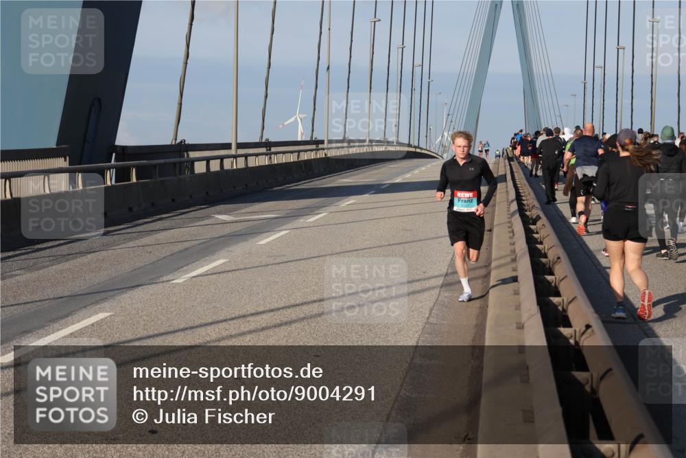 03.10.2025 - Köhlbrandbrückenlauf Julia Fischer http://msf.ph/oto/9004291 03.10.2025 09:32:14 Position 1  meine-sportfotos.de
