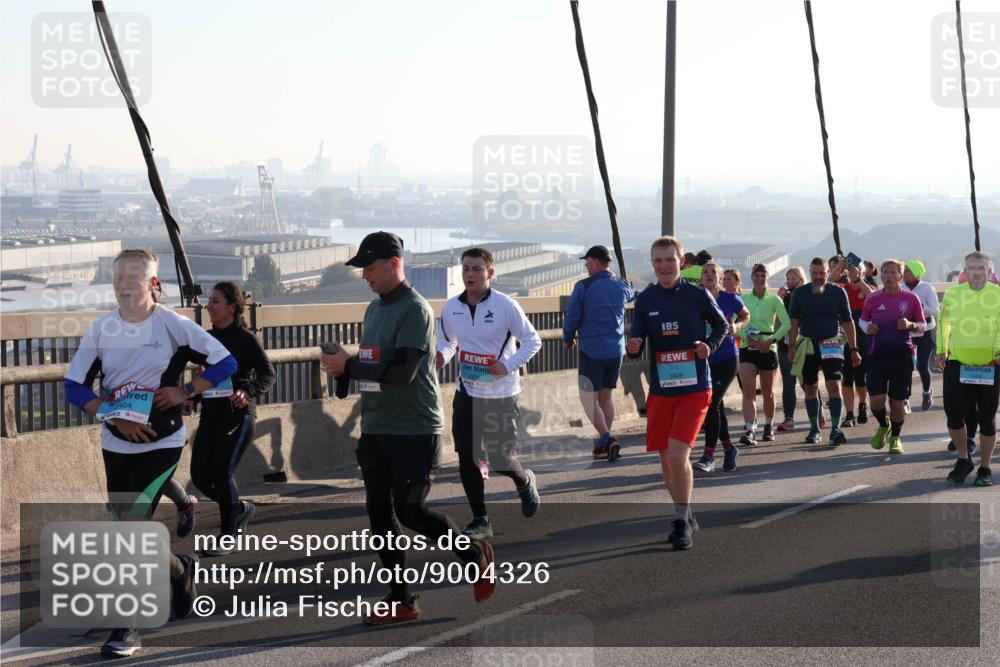 03.10.2025 - Köhlbrandbrückenlauf Julia Fischer http://msf.ph/oto/9004326 03.10.2025 09:32:21 Position 1 404, 3829 meine-sportfotos.de