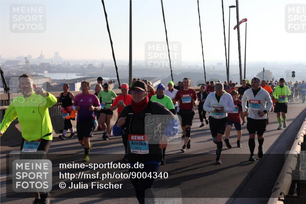 03.10.2025 - Köhlbrandbrückenlauf Julia Fischer http://msf.ph/oto/9004340 03.10.2025 09:32:25 Position 1 2362, 2415 meine-sportfotos.de