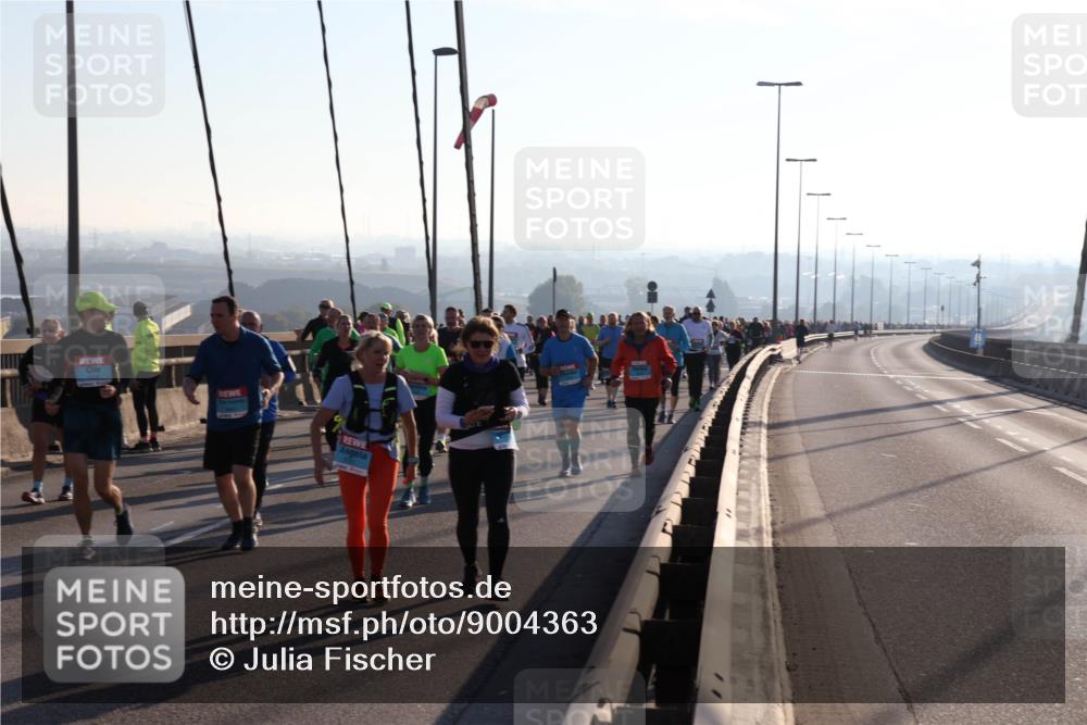 03.10.2025 - Köhlbrandbrückenlauf Julia Fischer http://msf.ph/oto/9004363 03.10.2025 09:32:35 Position 1  meine-sportfotos.de