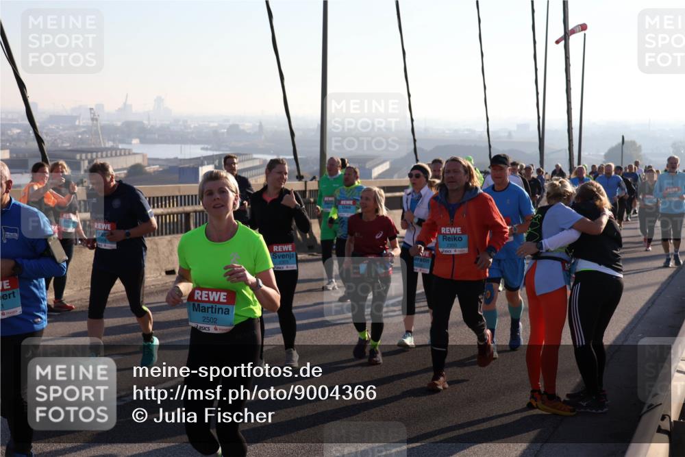 03.10.2025 - Köhlbrandbrückenlauf Julia Fischer http://msf.ph/oto/9004366 03.10.2025 09:32:40 Position 1 1, 1908, 2502, 2350 meine-sportfotos.de