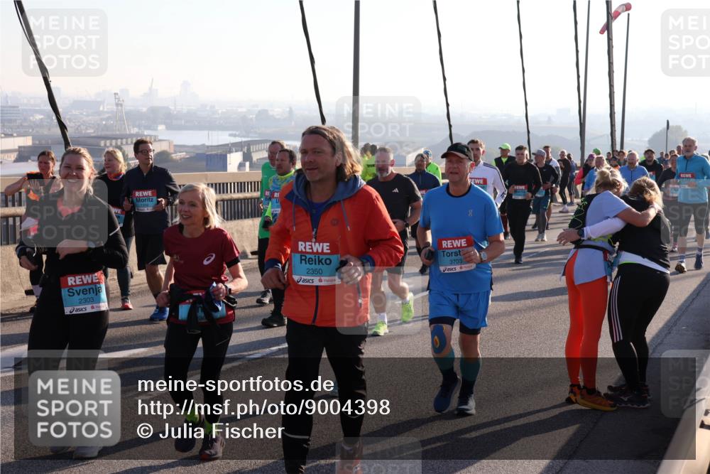 03.10.2025 - Köhlbrandbrückenlauf Julia Fischer http://msf.ph/oto/9004398 03.10.2025 09:32:41 Position 1 2303, 2350, 3703 meine-sportfotos.de