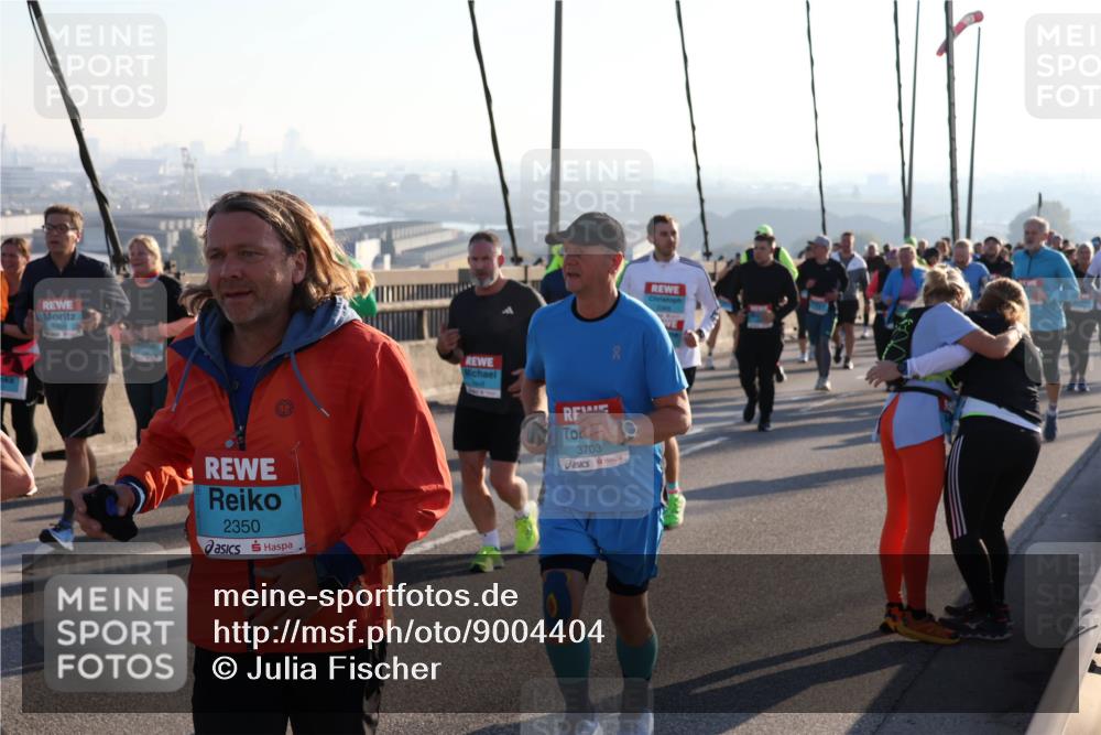 03.10.2025 - Köhlbrandbrückenlauf Julia Fischer http://msf.ph/oto/9004404 03.10.2025 09:32:42 Position 1 2350, 3703 meine-sportfotos.de