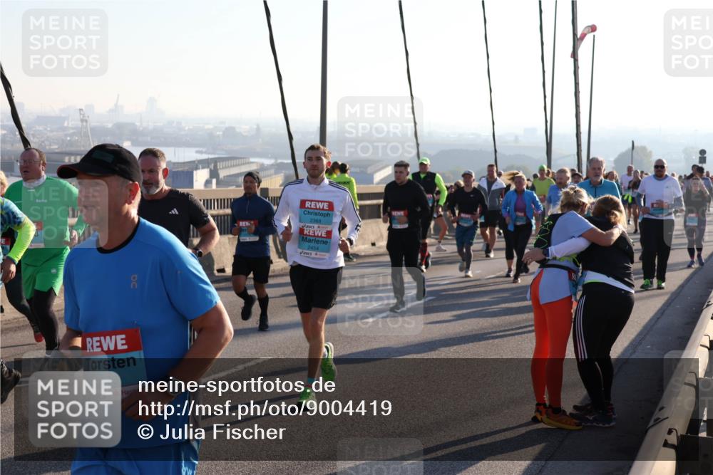 03.10.2025 - Köhlbrandbrückenlauf Julia Fischer http://msf.ph/oto/9004419 03.10.2025 09:32:43 Position 1 3703, 2368, 2454 meine-sportfotos.de