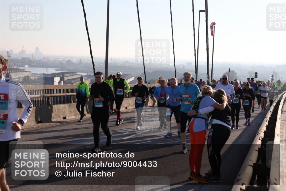 03.10.2025 - Köhlbrandbrückenlauf Julia Fischer http://msf.ph/oto/9004433 03.10.2025 09:32:44 Position 1  meine-sportfotos.de