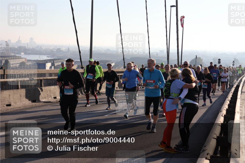 03.10.2025 - Köhlbrandbrückenlauf Julia Fischer http://msf.ph/oto/9004440 03.10.2025 09:32:45 Position 1  meine-sportfotos.de