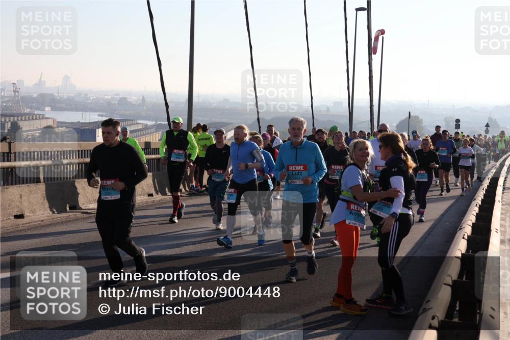 03.10.2025 - Köhlbrandbrückenlauf Julia Fischer http://msf.ph/oto/9004448 03.10.2025 09:32:45 Position 1 2361, 1579, 3161 meine-sportfotos.de