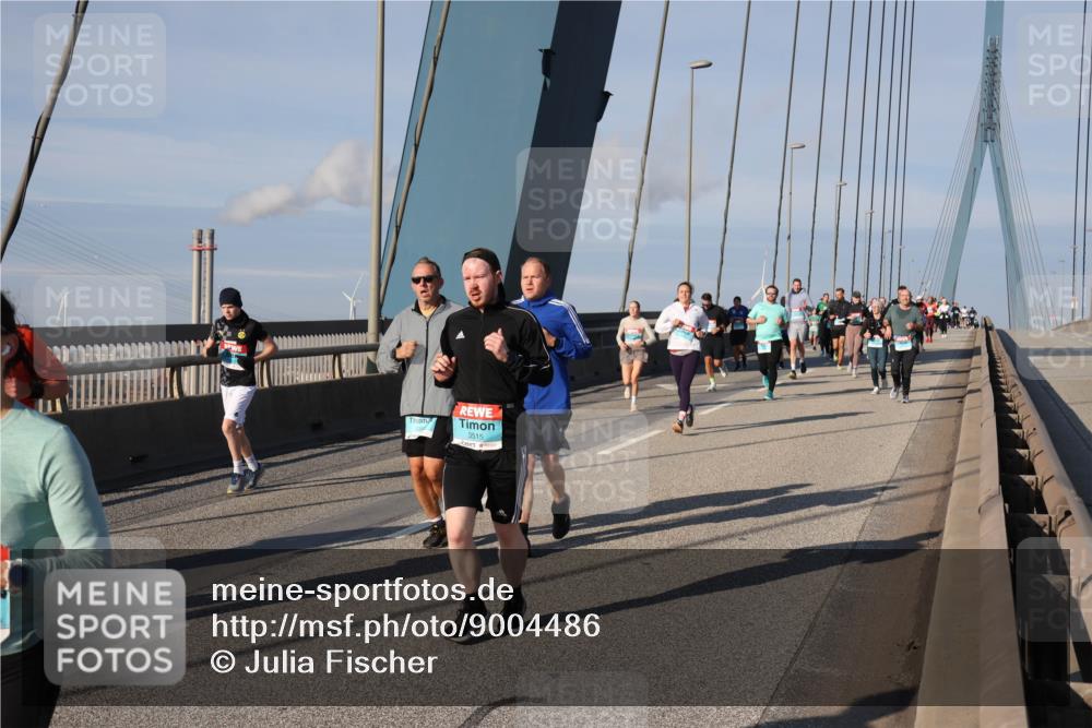 03.10.2025 - Köhlbrandbrückenlauf Julia Fischer http://msf.ph/oto/9004486 03.10.2025 09:48:56 Position 2 3515 meine-sportfotos.de