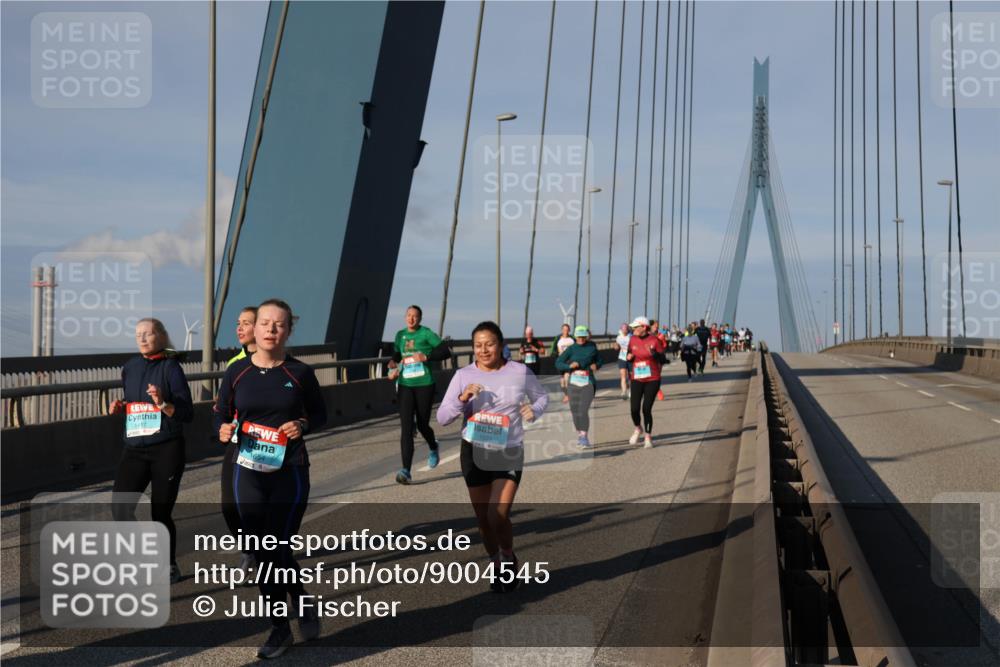 03.10.2025 - Köhlbrandbrückenlauf Julia Fischer http://msf.ph/oto/9004545 03.10.2025 09:49:06 Position 2 1417, 1654, 1521 meine-sportfotos.de