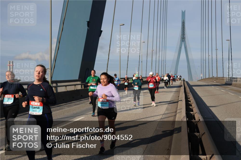 03.10.2025 - Köhlbrandbrückenlauf Julia Fischer http://msf.ph/oto/9004552 03.10.2025 09:49:07 Position 2 1417, 1654, 1521 meine-sportfotos.de
