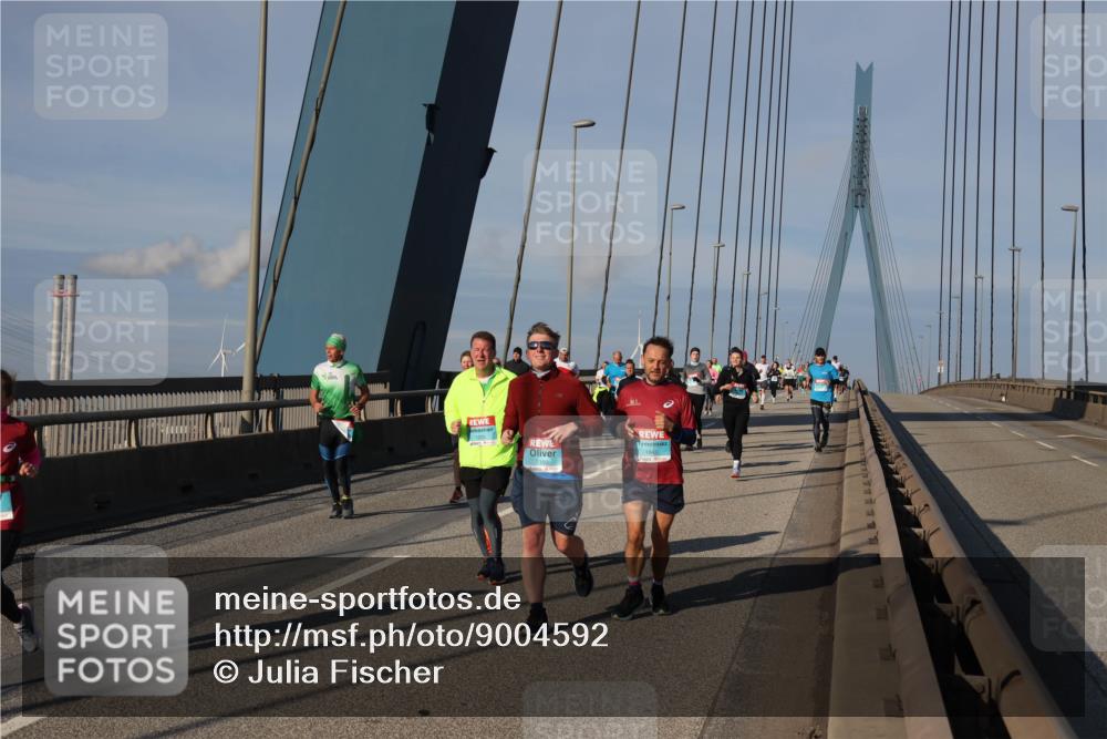 03.10.2025 - Köhlbrandbrückenlauf Julia Fischer http://msf.ph/oto/9004592 03.10.2025 09:49:22 Position 2 1945 meine-sportfotos.de