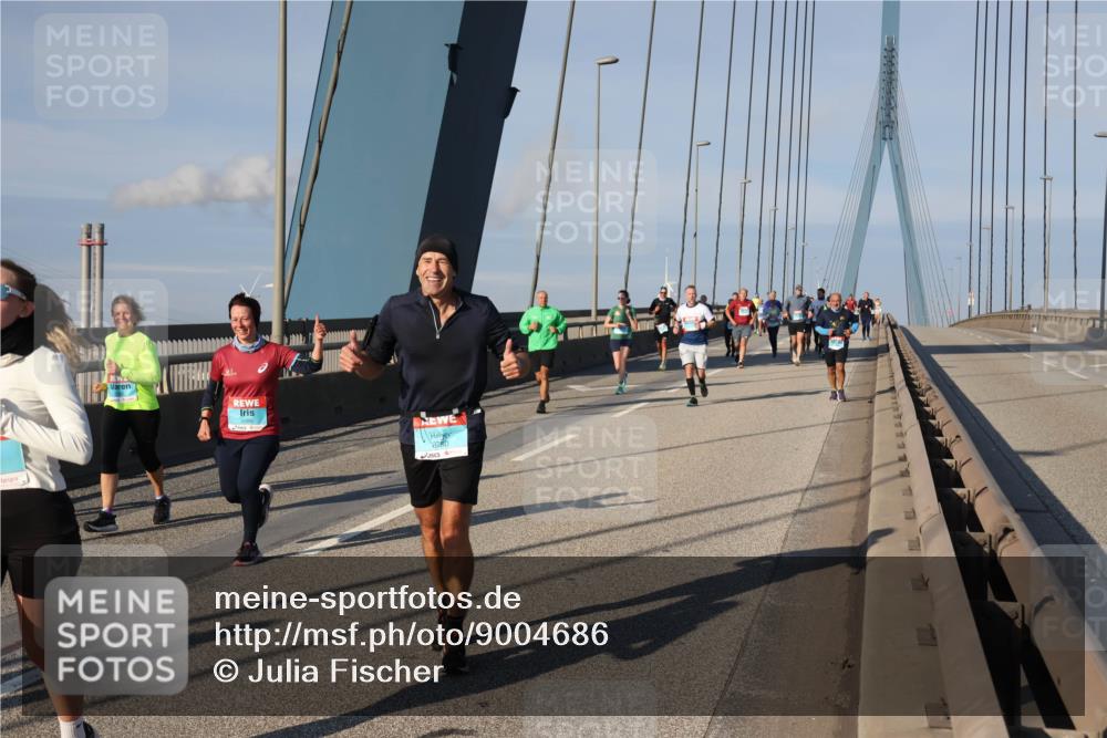 03.10.2025 - Köhlbrandbrückenlauf Julia Fischer http://msf.ph/oto/9004686 03.10.2025 09:49:43 Position 2 8750 meine-sportfotos.de
