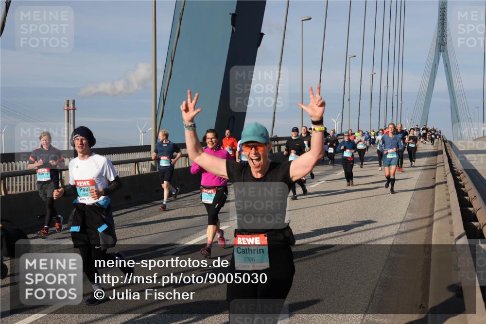03.10.2025 - Köhlbrandbrückenlauf Julia Fischer http://msf.ph/oto/9005030 03.10.2025 09:50:47 Position 2 1852, 379, 2006 meine-sportfotos.de