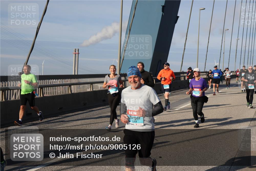 03.10.2025 - Köhlbrandbrückenlauf Julia Fischer http://msf.ph/oto/9005126 03.10.2025 09:51:04 Position 2 2044 meine-sportfotos.de