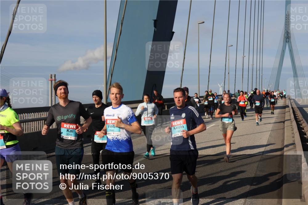 03.10.2025 - Köhlbrandbrückenlauf Julia Fischer http://msf.ph/oto/9005370 03.10.2025 09:52:00 Position 2 3048, 3049, 3047 meine-sportfotos.de