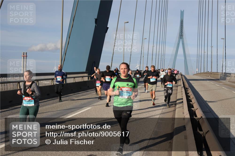 03.10.2025 - Köhlbrandbrückenlauf Julia Fischer http://msf.ph/oto/9005617 03.10.2025 09:52:51 Position 2 2678, 2707 meine-sportfotos.de