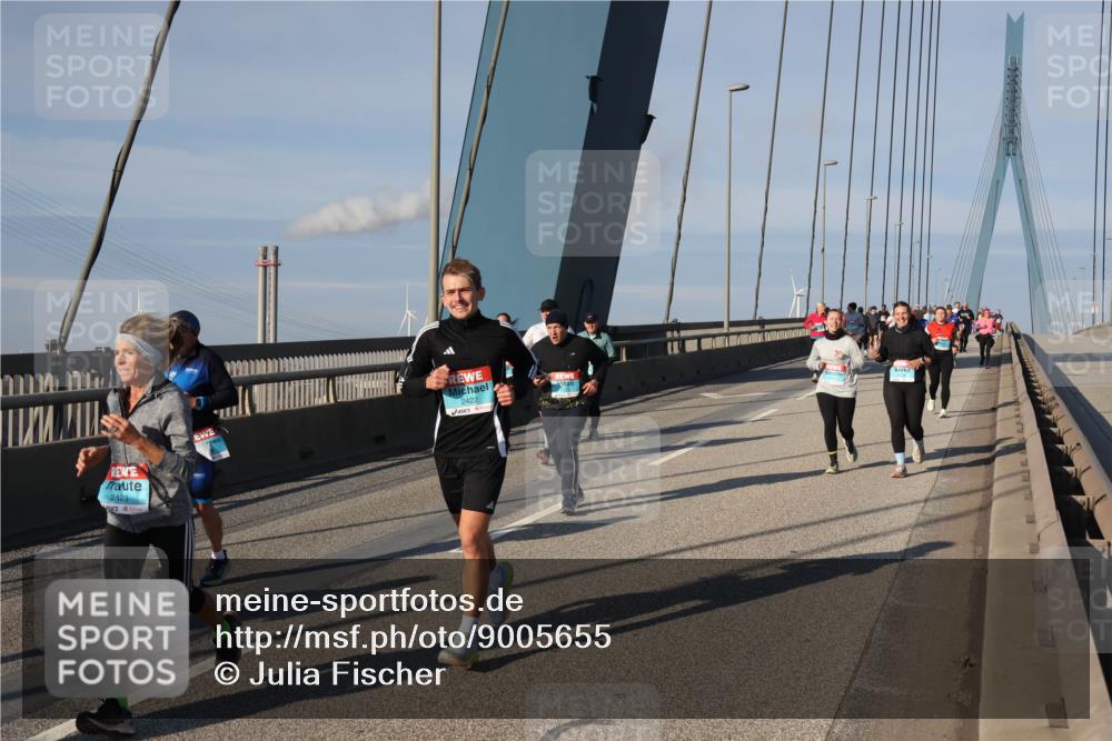 03.10.2025 - Köhlbrandbrückenlauf Julia Fischer http://msf.ph/oto/9005655 03.10.2025 09:52:56 Position 2 2423, 2422 meine-sportfotos.de