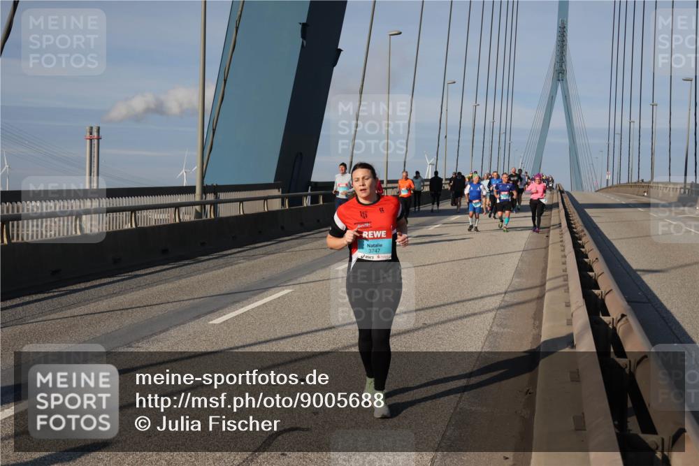 03.10.2025 - Köhlbrandbrückenlauf Julia Fischer http://msf.ph/oto/9005688 03.10.2025 09:53:01 Position 2 3747 meine-sportfotos.de