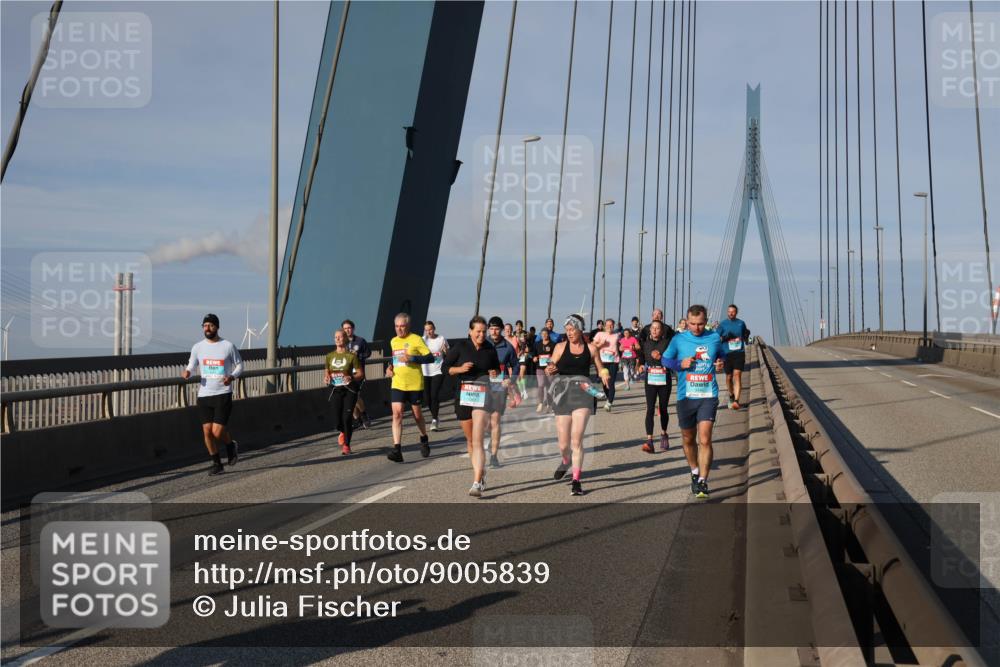 03.10.2025 - Köhlbrandbrückenlauf Julia Fischer http://msf.ph/oto/9005839 03.10.2025 09:53:38 Position 2  meine-sportfotos.de